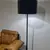Foto de um(a) Luminária de chão Anos 60 Vintage, da categoria de Luminárias de chão. Descubra a charme da decoração com esta linda luminária de chão vintage dos anos 60. Com sua beleza plástica em estilo... Mostrado de uma perspectiva diferente. Vendido no marketplace Trésors.