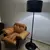 Foto de um(a) Luminária de chão Anos 60 Vintage, da categoria de Luminárias de chão. Descubra a charme da decoração com esta linda luminária de chão vintage dos anos 60. Com sua beleza plástica em estilo... Mostrado de uma perspectiva diferente. Vendido no marketplace Trésors.