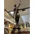 Foto de um(a) Escultura Deusa da Justiça - 93cm de altura, da categoria de Escultura. Imponente escultura em petit bronze, representando a Deusa da Justiça.Altura: 93 cm. Mostrado de uma perspectiva diferente. Vendido no marketplace Trésors.
