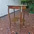 Foto de um(a) Mesa de canto em madeira, da categoria de Mesas laterais. Mesinha de canto decorativa com 2 níveis e uma gaveta. Arrematada por detalhes em bronze.(mesinha restaurada) Medidas :... Mostrado de uma perspectiva diferente. Vendido no marketplace Trésors.