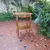 Foto de um(a) Mesa de canto em madeira, da categoria de Mesas laterais. Mesinha de canto decorativa com 2 níveis e uma gaveta. Arrematada por detalhes em bronze.(mesinha restaurada) Medidas :... Mostrado de uma perspectiva diferente. Vendido no marketplace Trésors.