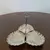 Foto de um(a) Petisqueira em formato de concha, da categoria de Outros utensílios para servir. Antiga e linda petisqueira em formato de concha, peça decorativa em prata 90. Medidas : altura 15 cm x diâmetro 18 cm x... Mostrado de uma perspectiva diferente. Vendido no marketplace Trésors.
