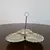 Foto de um(a) Petisqueira em formato de concha, da categoria de Outros utensílios para servir. Antiga e linda petisqueira em formato de concha, peça decorativa em prata 90. Medidas : altura 15 cm x diâmetro 18 cm x... Mostrado de uma perspectiva diferente. Vendido no marketplace Trésors.