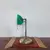 Foto de um(a) Luminária de mesa modelo Banker, da categoria de Abajures. Antiga luminária de mesa modelo BANKER para ambientes de leitura, escritório ou decoração com cúpula em vidro verde.... Mostrado de uma perspectiva diferente. Vendido no marketplace Trésors.