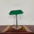 Foto de um(a) Luminária de mesa modelo Banker, da categoria de Abajures. Antiga luminária de mesa modelo BANKER para ambientes de leitura, escritório ou decoração com cúpula em vidro verde.... Mostrado de uma perspectiva diferente. Vendido no marketplace Trésors.