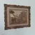 Foto de um(a) Quadro em alto relevo, da categoria de Pinturas. Belissimo quadro em alto relevo com linda moldura em resina imitando madeira. Medidas: comprimento 51,5 cm x altura 43,5 cm. Mostrado de uma perspectiva diferente. Vendido no marketplace Trésors.