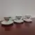 Foto de um(a) Conjunto de café São Paulo SPFC, da categoria de Conjuntos de café e chá. Antigo e lindo conjunto de café com 12 xícaras e 12 pires na caixa sem uso Medidas: Xícaras altura 5 cm x 6 cm de... Mostrado de uma perspectiva diferente. Vendido no marketplace Trésors.