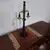 Foto de um(a) Abajur formato poste de rua, da categoria de Abajures. Abajur representando poste antigo com duas lâmpadas, placa praça da árvore. Medidas: altura 48 cm x largura 19 cm x base 12... Mostrado de uma perspectiva diferente. Vendido no marketplace Trésors.