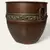 Foto de um(a) Cachepot em cobre, da categoria de Cachepot. Cachepot em cobre com barra adornada com flores e argolas laterais para sustentação. Muito bem conservada. Início do séc. XX. Vendido no marketplace Trésors.