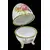 Foto de um(a) Ovo Fabergé em porcelana Limoges, da categoria de Objetos decorativos. Charmoso ovo Fabergé com decoração de flores pintado à mão em policromia, com acabamento em metal dourado, assente em tripé... Mostrado de uma perspectiva diferente. Vendido no marketplace Trésors.