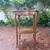 Foto de um(a) Mesa de canto em madeira, da categoria de Mesas laterais. Mesinha de canto decorativa com 2 níveis e uma gaveta. Arrematada por detalhes em bronze.(mesinha restaurada) Medidas :... Mostrado de uma perspectiva diferente. Vendido no marketplace Trésors.