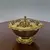 Foto de um(a) Antigo centro de mesa/bomboniere em metal, da categoria de Centro de mesa. Antigo centro de mesa / bomboniere em metal vazado dourado. Medidas : diâmetro 23 cm x altura 14 cm. Mostrado de uma perspectiva diferente. Vendido no marketplace Trésors.