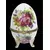 Foto de um(a) Ovo Fabergé em porcelana Limoges, da categoria de Objetos decorativos. Charmoso ovo Fabergé com decoração de flores pintado à mão em policromia, com acabamento em metal dourado, assente em tripé... Mostrado de uma perspectiva diferente. Vendido no marketplace Trésors.
