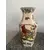 Foto de um(a) Vaso de porcelana, da categoria de Vasos. Vaso em cerâmica esmaltada, decorado com cardeais e ramos de azevinho, além de pinhas e laços. Peça de estilo clássico, com... Mostrado de uma perspectiva diferente. Vendido no marketplace Trésors.
