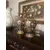 Foto de um(a) Par de vasos chineses, da categoria de Vasos. Par de vasos orientais decorativos – feitos à mão Lindo par de vasos em porcelana, pintados à mão, com riquíssimos detalhes... Mostrado de uma perspectiva diferente. Vendido no marketplace Trésors.