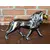 Foto de um(a) Grande escultura decorativo de leão, da categoria de Escultura. Grande escultura decorativo de leão em material rígido em tons dourado e fumê. Medidas 20,5 cm alt. X 33 cm compr. Mostrado de uma perspectiva diferente. Vendido no marketplace Trésors.