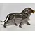 Foto de um(a) Grande escultura decorativo de leão, da categoria de Escultura. Grande escultura decorativo de leão em material rígido em tons dourado e fumê. Medidas 20,5 cm alt. X 33 cm compr. Mostrado de uma perspectiva diferente. Vendido no marketplace Trésors.