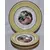 Foto de um(a) Antigo conjunto para bolo em porcelana NADIR (Década 70), da categoria de Pratos. Antigo conjunto para bolo em porcelana NADIR, barrado amarelo e reserva central com cena galante, borda ondulada com... Mostrado de uma perspectiva diferente. Vendido no marketplace Trésors.