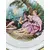 Foto de um(a) Antigo conjunto para bolo em porcelana NADIR (Década 70), da categoria de Pratos. Antigo conjunto para bolo em porcelana NADIR, barrado amarelo e reserva central com cena galante, borda ondulada com... Mostrado de uma perspectiva diferente. Vendido no marketplace Trésors.