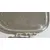 Foto de um(a) Grande bandeja em metal espessurado a prata, da categoria de Bandejas. Grande bandeja em metal espessurado a prata com tabuleiro decorado com flores e arabescos em baixo relevo , bem como a... Mostrado de uma perspectiva diferente. Vendido no marketplace Trésors.