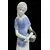 Foto de um(a) Escultura de dama em porcelana, da categoria de Escultura. Delicada escultura de dama com farto cachecol na tonalidade azul e carregando cesto no braço esquerdo. Peça bastante... Mostrado de uma perspectiva diferente. Vendido no marketplace Trésors.
