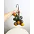Foto de um(a) ​Grande cacho de frutas em resina e metal para pendurar, da categoria de Objetos decorativos. Grande cacho de frutas em resina e metal para pendurar. Possui marcas do tempo e uso como nas fotos. Medidas: 34x15cm. Mostrado de uma perspectiva diferente. Vendido no marketplace Trésors.