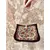 Foto de um(a) Bolsa Antiga Petit Point, da categoria de Arte têxtil. Bolsa vintage em petit point (anos 50/60), com bordado extremamente fino e detalhado, moldura dourada trabalhada e alça... Mostrado de uma perspectiva diferente. Vendido no marketplace Trésors.