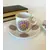 Foto de um(a) Dupla de xícaras, da categoria de Xícaras. Dupla de xícaras de cafezinho em porcelana, Steatita. 5 cm de altura. Pires: 10,5 cm de diâmetro. Mostrado de uma perspectiva diferente. Vendido no marketplace Trésors.