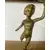 Foto de um(a) Castiçal escultorico, da categoria de Castiçais. Castiçal em bronze. Mede: 21 cm altura. Mostrado de uma perspectiva diferente. Vendido no marketplace Trésors.