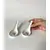 Foto de um(a) Suporte para colher, da categoria de Colheres. Par de colher ou suporte de talher em porcelana. Mede: 14cm de comprimento e 5cm de largura. Mostrado de uma perspectiva diferente. Vendido no marketplace Trésors.