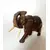 Foto de um(a) Elefante decorativo em madeira, da categoria de Escultura. Elefante decorativo esculpido em madeira. *Contém avaria em uma das orelhas, como mostra a foto. Mede: 17 x 15cm. Mostrado de uma perspectiva diferente. Vendido no marketplace Trésors.