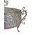 Foto de um(a) Antiga Terrina Decorativa em Metal Prateado, da categoria de Cachepot. Elegante recipiente oval com tampa, ricamente adornado com motivos florais e volutas em relevo. Uma peça de destaque para... Mostrado de uma perspectiva diferente. Vendido no marketplace Trésors.