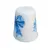 Foto de um(a) Dedal de Coleção em Porcelana – Florais e Laço Azul Estilo Português, da categoria de Outros colecionáveis. Esta peça destaca-se pela delicadeza de seus detalhes decorativos: de um lado, um rico arranjo de mini flores em tons de... Mostrado de uma perspectiva diferente. Vendido no marketplace Trésors.