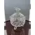 Foto de um(a) Antiga Caixa Borboleta Bomboniere Cristal Francês Satiné, da categoria de Garrafas, potes e jarros. Antiga caixa porta joias ou bomboniere baleiro em cristal francês translúcido e de ótima qualidade, com detalhes em Satiné,... Mostrado de uma perspectiva diferente. Vendido no marketplace Trésors.