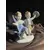 Foto de um(a) Antigo Bibelô Figurine Meninos Brincando Porcelana Alemã, da categoria de Escultura. Antiga figurine/bibelô em porcelana artística alemã. Cores típicas de meados do século XX. Muito decorativa e colecionável.... Mostrado de uma perspectiva diferente. Vendido no marketplace Trésors.
