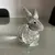 Foto de um(a) Bibelô Escultura De Coelho Em Cristal Tcheco Preciosa Glass, da categoria de Escultura. Bibelô Escultura De Coelho Em Cristal Tcheco Preciosa Glass. Peça esculpida à mão Mede aprox 7x9cm. Mostrado de uma perspectiva diferente. Vendido no marketplace Trésors.