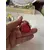 Foto de um(a) Antigo Perfumeiro De Coleção Em Vidro Veneziano Vermelho, da categoria de Garrafas, potes e jarros. Antigo perfumeiro de coleção em vidro veneziano pintado à mão. Uma beleza do início do século XX.Altura 9cm. Mostrado de uma perspectiva diferente. Vendido no marketplace Trésors.