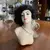 Foto de um(a) Antiga Boneca Escultura Busto Austríaco Mariquita Art Deco, da categoria de Escultura. Antiga rara escultura artística busto de mariquita, moldado à mão. Peça austríaca. Com selo de autenticidade. Art Deco.... Mostrado de uma perspectiva diferente. Vendido no marketplace Trésors.