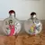 Foto de um(a) Antigo Raro Par De Perfumeiros Snuff Bottle Oriental, da categoria de Perfumeiros. Snuff Bottle, antigos frascos/perfumeiros orientais delicadamente pintados à mão, cada lado da peça tem uma decoração... Mostrado de uma perspectiva diferente. Vendido no marketplace Trésors.