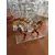 Foto de um(a) Antiga Escultura Decorativa De Cavalo Em Cristal Lapidado, da categoria de Escultura. Antiga escultura decorativa de cavalo em movimento. Peça em cristal lapidado. Perfeito! Muito decorativo Medidas 13x15cm. Mostrado de uma perspectiva diferente. Vendido no marketplace Trésors.