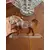 Foto de um(a) Antiga Escultura Decorativa De Cavalo Em Cristal Lapidado, da categoria de Escultura. Antiga escultura decorativa de cavalo em movimento. Peça em cristal lapidado. Perfeito! Muito decorativo Medidas 13x15cm. Mostrado de uma perspectiva diferente. Vendido no marketplace Trésors.