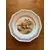 Foto de um(a) Antigo Prato Decorativo Pássaros Porcelana Alemã Bavaria, da categoria de Pratos Decorativos. Antigo e lindo pratinho com decoração de pássaros. Borda fenestrada. Perfeito! Diâmetro 15cm. Mostrado de uma perspectiva diferente. Vendido no marketplace Trésors.