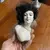 Foto de um(a) Antiga Boneca Escultura Busto Austríaco Mariquita Art Deco, da categoria de Escultura. Antiga rara escultura artística busto de mariquita, moldado à mão. Peça austríaca. Com selo de autenticidade. Art Deco.... Mostrado de uma perspectiva diferente. Vendido no marketplace Trésors.