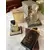 Foto de um(a) Antigos Perfumeiros Coleção De Perfume Francês Original, da categoria de Perfumeiros. Antiga e rara coleção com 7 frascos de perfumes franceses, alguns com resquício do perfume original. Muito colecionável. O... Mostrado de uma perspectiva diferente. Vendido no marketplace Trésors.