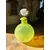 Foto de um(a) Antigo Perfumeiro Decorativo Em Murano Amarelo Art Deco, da categoria de Garrafas, potes e jarros. Italy Glass Antigo perfumeiro decorativo em Murano amarelo com a tampa com detalhes em branco. Peça toda original. Art Deco.... Mostrado de uma perspectiva diferente. Vendido no marketplace Trésors.