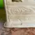 Foto de um(a) Antigo Escultura De Gato Biscuit Italiano Capodimonte, da categoria de Escultura. Capodimonte. Antiga escultura artística moldada e pintada à mão em biscuit italiano, representado lindo gatinho deitado.... Mostrado de uma perspectiva diferente. Vendido no marketplace Trésors.