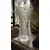 Foto de um(a) Antigo Vaso Jarro Decorativo Em Cristal Baccarat Lapidado, da categoria de Vasos. Antigo e elegante vaso decorativo em cristal translúcido com lindo brilho natural e primorosa lapidação manual (estralada e... Mostrado de uma perspectiva diferente. Vendido no marketplace Trésors.