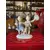 Foto de um(a) Antigo Bibelô Figurine Meninos Brincando Porcelana Alemã, da categoria de Escultura. Antiga figurine/bibelô em porcelana artística alemã. Cores típicas de meados do século XX. Muito decorativa e colecionável.... Mostrado de uma perspectiva diferente. Vendido no marketplace Trésors.