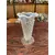 Foto de um(a) Antigo Vasinho Opalescente Em Opalina Art Deco Fenton Glass, da categoria de Vasos. ~ Fenton Art Glass ~Manufatura americana fundada em 1905. Antigo vasinho artístico em vidro opalescente com a borda... Mostrado de uma perspectiva diferente. Vendido no marketplace Trésors.