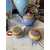 Foto de um(a) Antigo Conjunto de Chá Porcelana Art Deco, da categoria de Conjuntos de café e chá. Antigo e raro conjunto de chá, composto por três peças (bule, açucareiro e leiteira) em faiança/porcelana alemã. As cores... Mostrado de uma perspectiva diferente. Vendido no marketplace Trésors.
